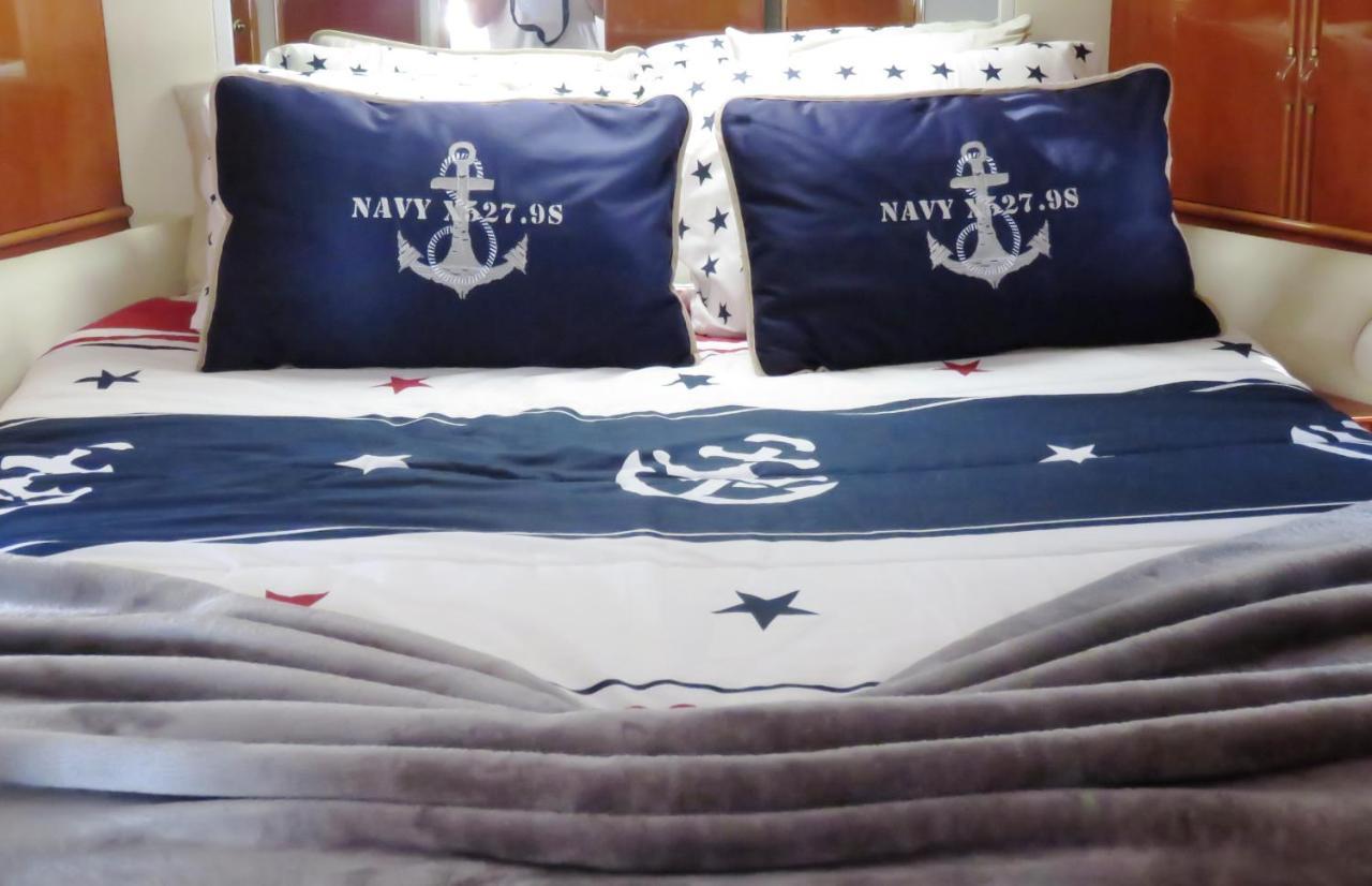 Aquadouro Yacht Radames - Sleep Boat Experience Hotel Castelo de Paiva Exterior photo