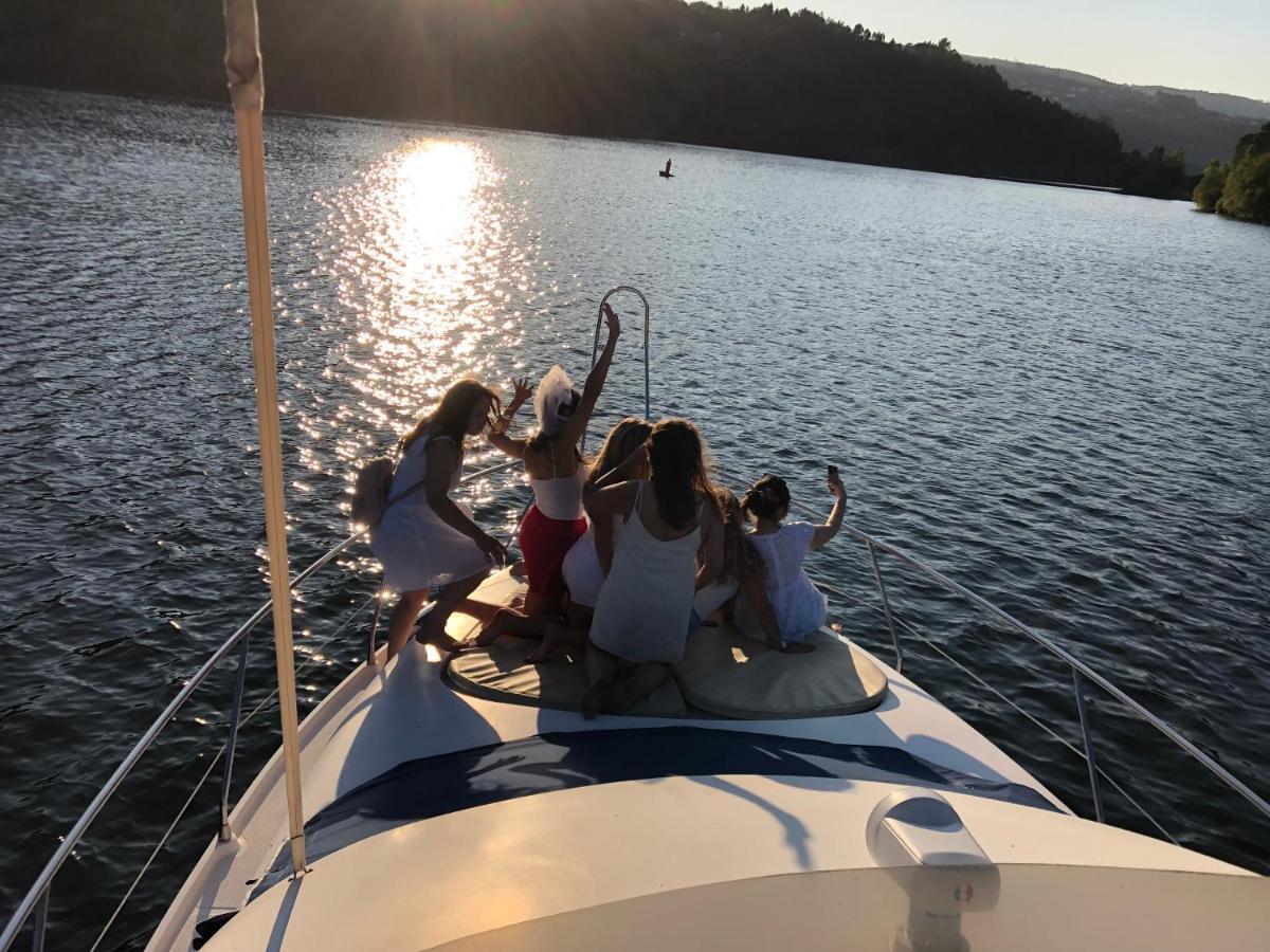 Aquadouro Yacht Radames - Sleep Boat Experience Hotel Castelo de Paiva Exterior photo