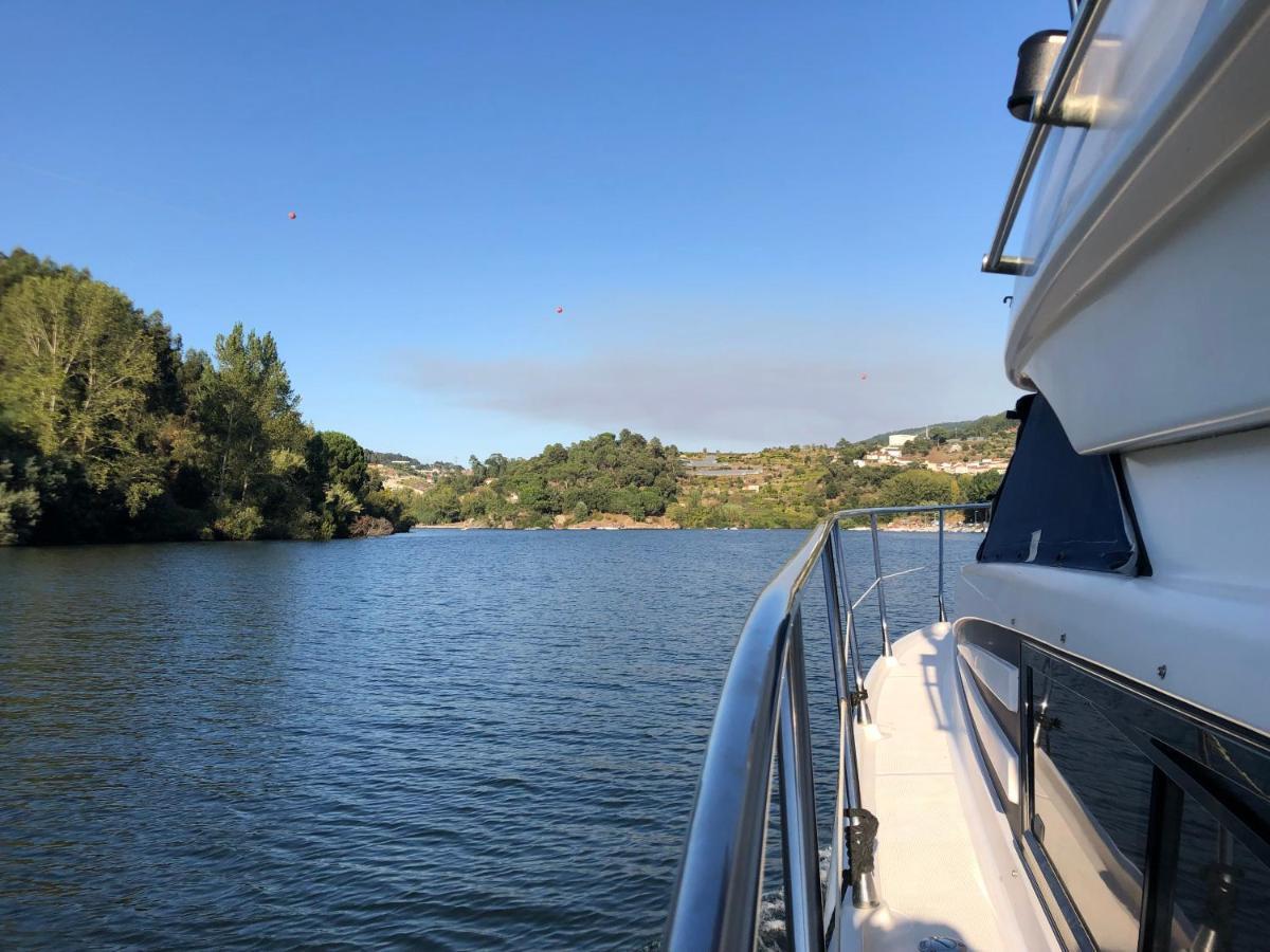 Aquadouro Yacht Radames - Sleep Boat Experience Hotel Castelo de Paiva Exterior photo