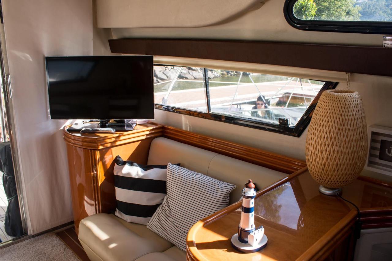 Aquadouro Yacht Radames - Sleep Boat Experience Hotel Castelo de Paiva Exterior photo
