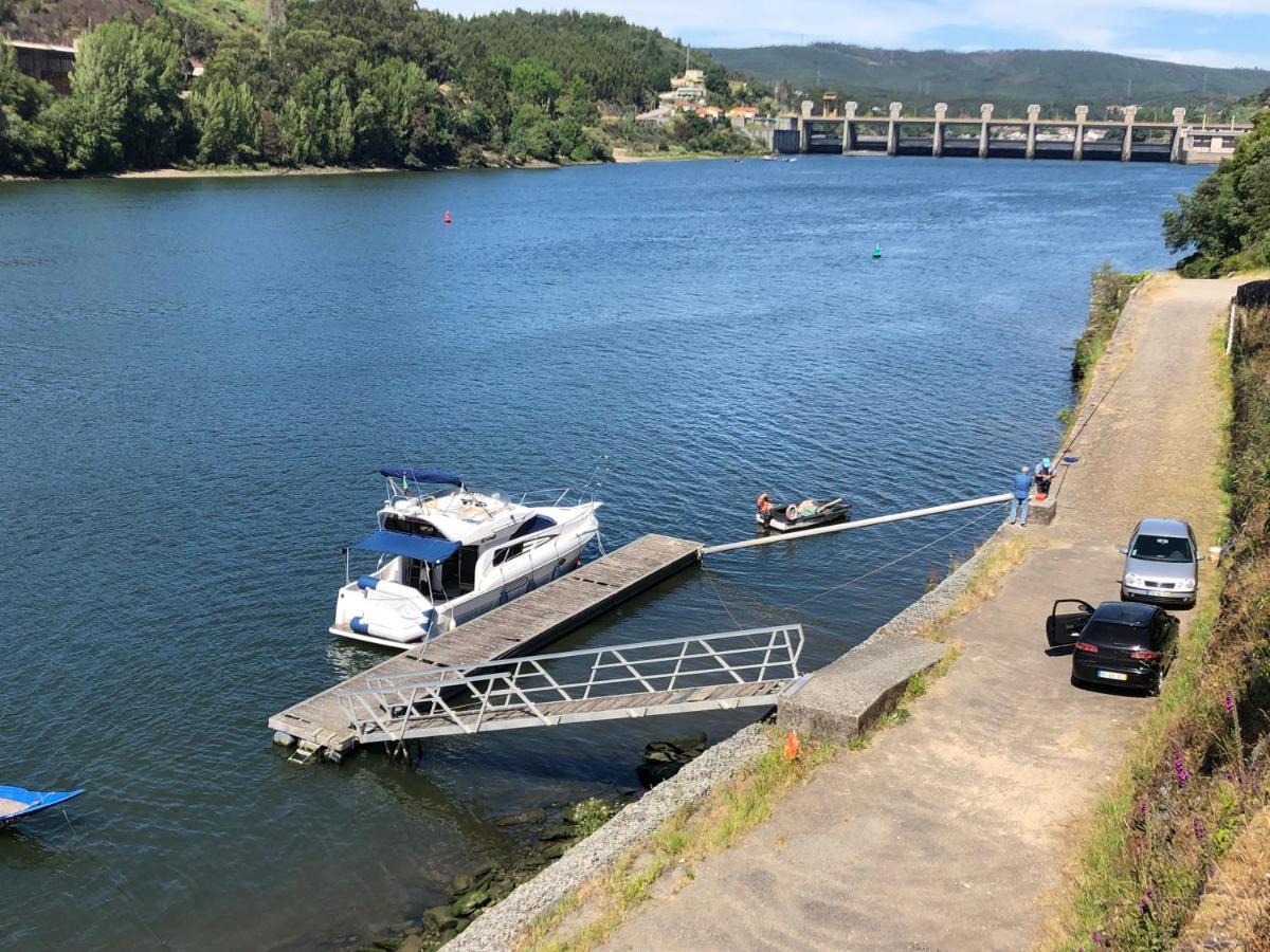 Aquadouro Yacht Radames - Sleep Boat Experience Hotel Castelo de Paiva Exterior photo
