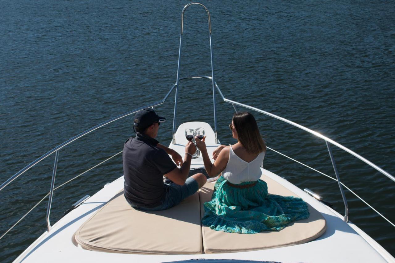 Aquadouro Yacht Radames - Sleep Boat Experience Hotel Castelo de Paiva Exterior photo