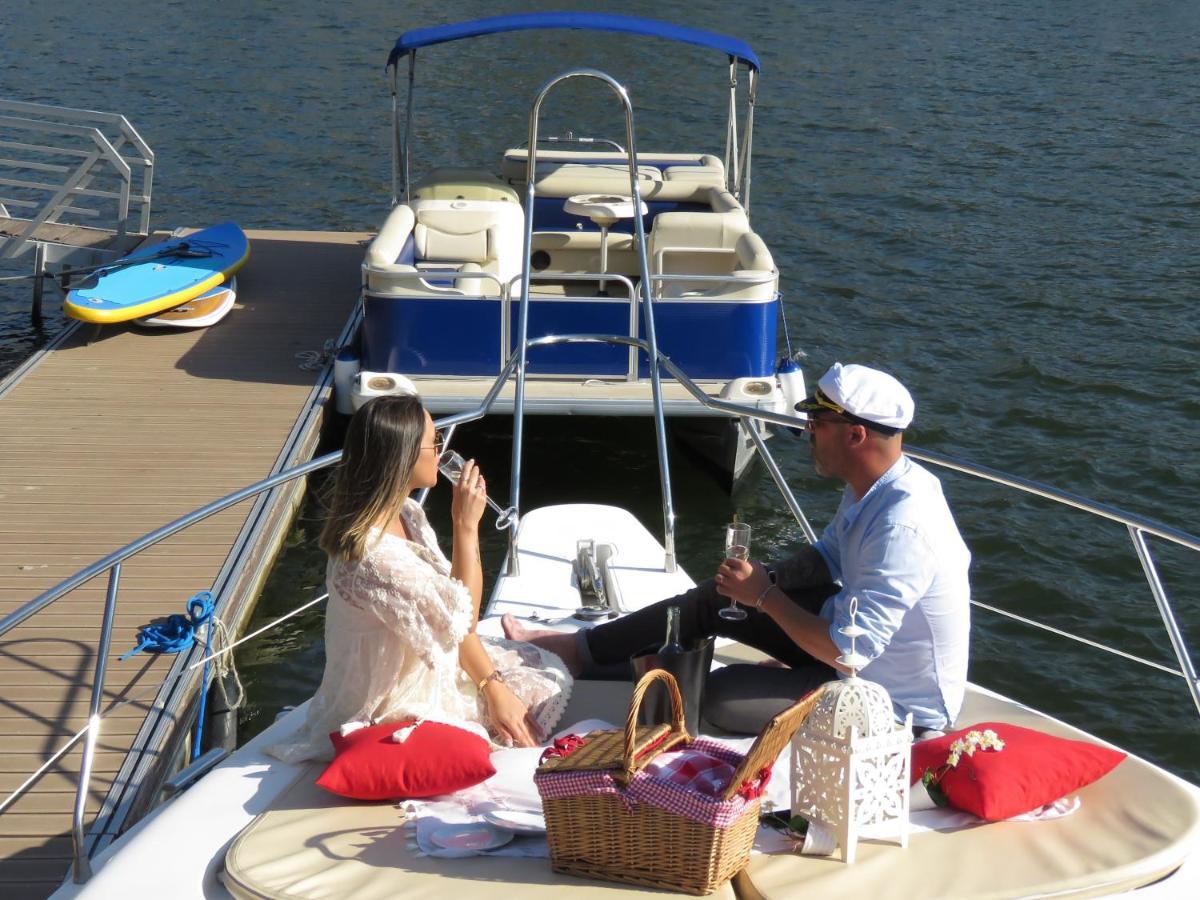 Aquadouro Yacht Radames - Sleep Boat Experience Hotel Castelo de Paiva Exterior photo